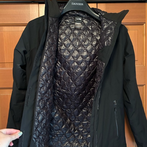 Women’s North Face Jacket - Picture 3 of 3